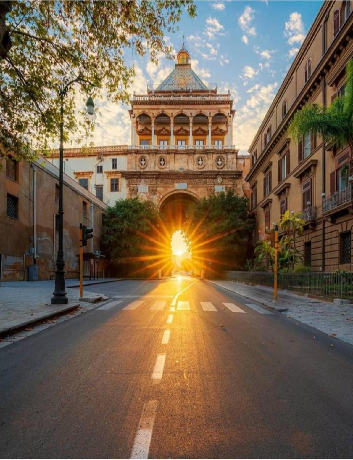 Hola Cathedral House Cadorna Lägenhet Palermo Exteriör bild